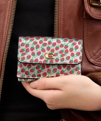 COACH ストロベリープリント 二つ折り財布 COACH（コーチ） 財布 エッセンシャル ミニ トライフォールド